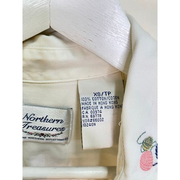 Vintage Northern Treasures 90s Size XS Embroidered Cats & Yarn Button Down Shirt - Picture 5 of 7